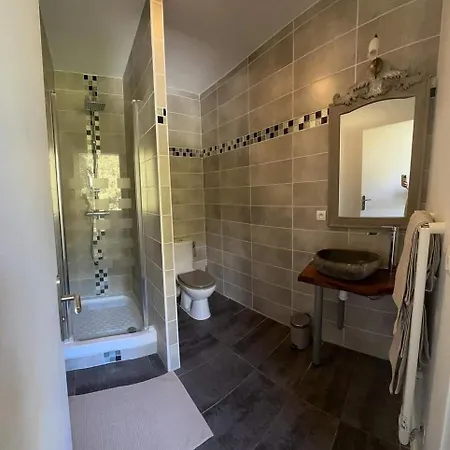 Le Nid Cabailla Bed and Breakfast