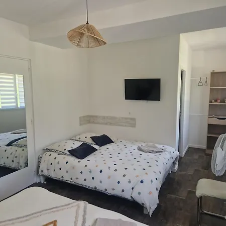 Le Nid Cabailla Bed and Breakfast